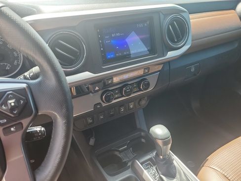 Used 2017 Toyota Tacoma Limited w/ Tow Package RWD image 23