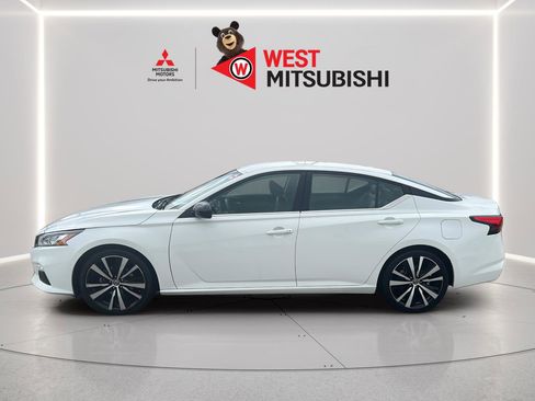Used 2022 Nissan Altima 2.5 SR FWD image 2
