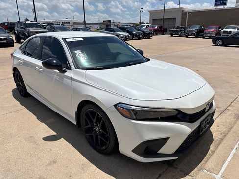 Used 2023 Honda Civic Sport image 3