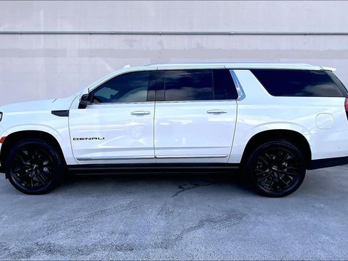 Used 2023 GMC Yukon XL Denali w/ Advanced Technology Package AWD/4WD image 3