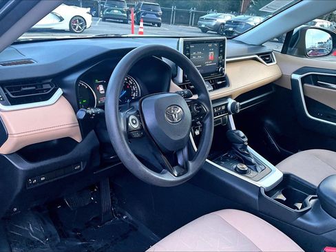 Used 2021 Toyota RAV4 XLE image 13