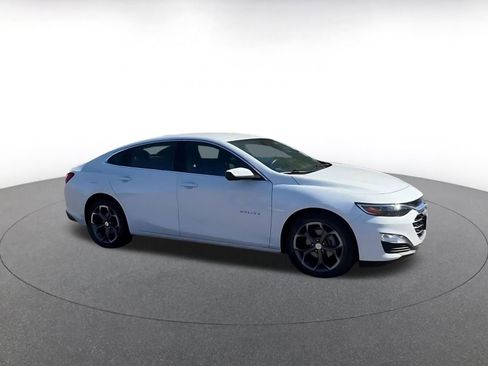 Used 2024 Chevrolet Malibu LT image 2
