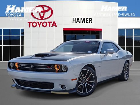 Used 2022 Dodge Challenger R/T w/ Plus Package image 1