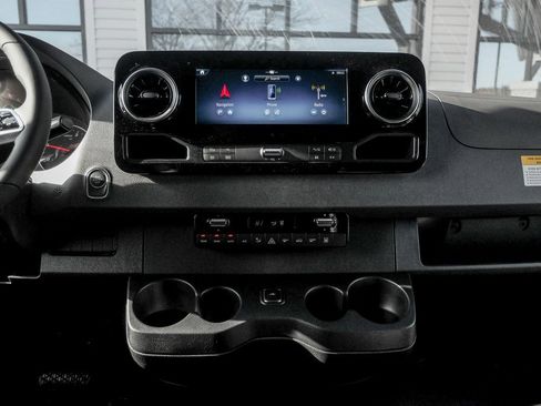 Used 2025 Mercedes-Benz Sprinter 2500 image 19