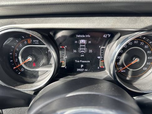 Used 2021 Jeep Wrangler Unlimited Sahara w/ Uconnect 4C Nav & Sound Group AWD/4WD image 18