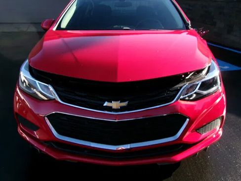 Used 2017 Chevrolet Cruze LT w/ Sun And Sound Package FWD image 3