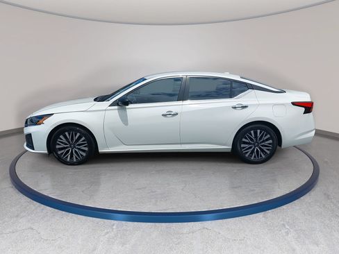 Used 2025 Nissan Altima 2.5 SV FWD image 8