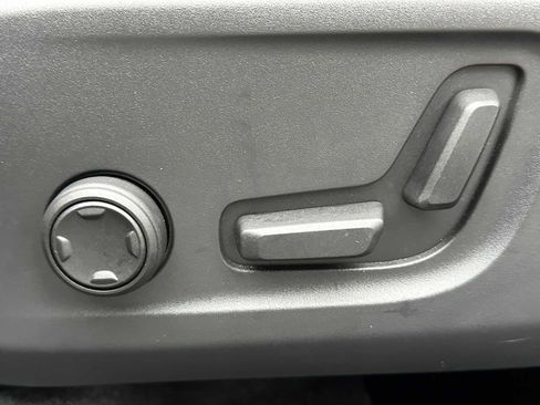 Used 2025 Volvo XC40 B5 Core w/ Protection Package Premier image 22