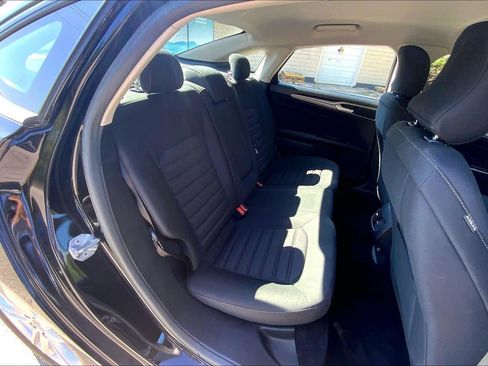 Used 2018 Ford Fusion SE w/ Fusion SE Technology Package FWD image 24