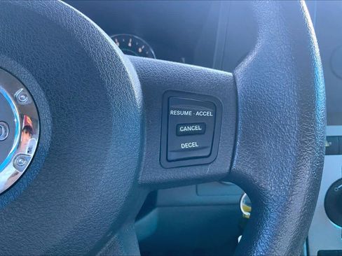 Used 2007 Jeep Commander Sport image 24