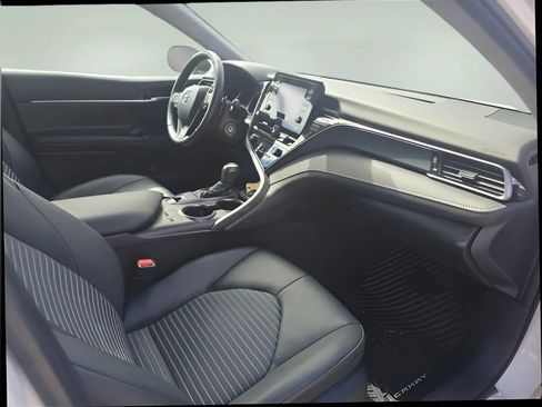 Used 2024 Toyota Camry SE image 21