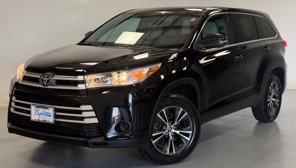 Used 2019 Toyota Highlander LE FWD image 1