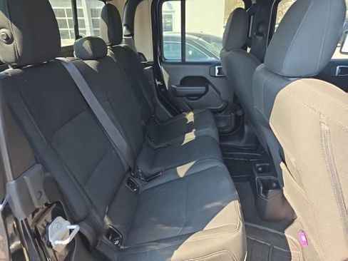 Used 2022 Jeep Gladiator Willys image 19