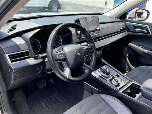 Used 2024 Mitsubishi Outlander SE AWD/4WD image 15