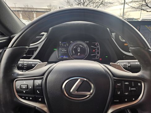 Used 2022 Lexus ES 300h w/ Luxury Package image 13