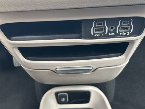 Used 2023 Chrysler Pacifica Touring-L FWD image 42
