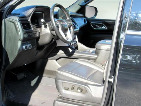 Used 2023 GMC Yukon SLT image 13