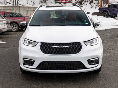 New 2026 Chrysler Pacifica Pinnacle image 2