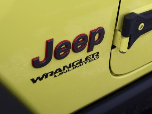 Used 2022 Jeep Wrangler Unlimited Rubicon w/ Cold Weather Group image 4