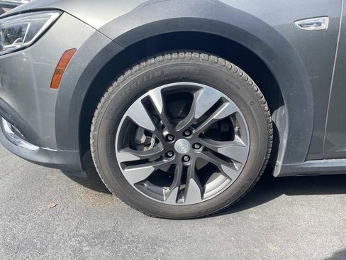 Used 2018 Buick Regal Essence w/ Driver Confidence Package #1 image 8