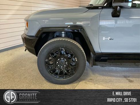 Used 2025 GMC Hummer EV 2X w/ LPO, Illumination Package image 12