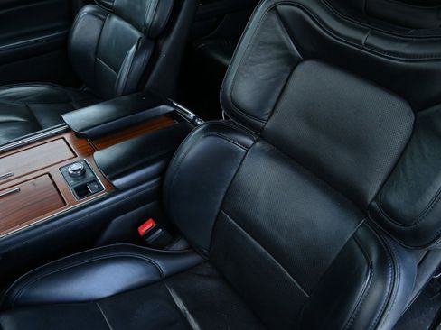 Used 2019 Lincoln Navigator Reserve AWD/4WD image 12