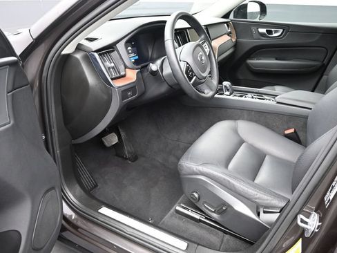 Used 2024 Volvo XC60 B5 Plus AWD/4WD image 9