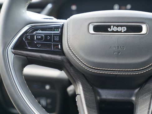 Certified 2023 Jeep Grand Cherokee Overland w/ Luxury Tech Group IV AWD/4WD image 19