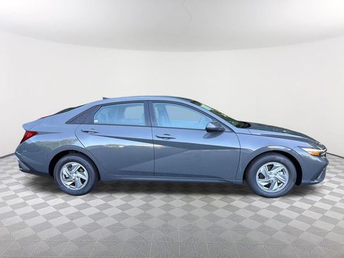 New 2026 Hyundai Elantra SE FWD image 4