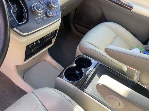 Used 2016 Toyota Sienna XLE image 12