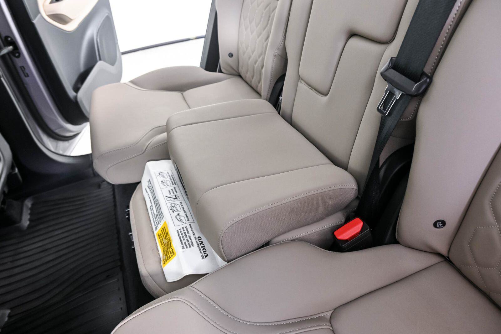 Certified 2026 Volvo XC90 B6 Plus AWD/4WD image 21