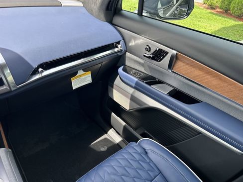 New 2026 Cadillac Vistiq Premium Luxury image 16