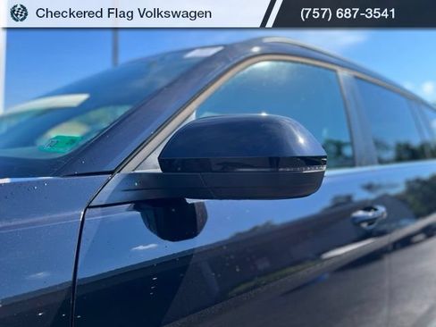 Used 2026 Volkswagen Atlas SE AWD/4WD image 2