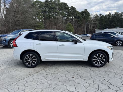 Used 2023 Volvo XC60 B5 Plus image 19