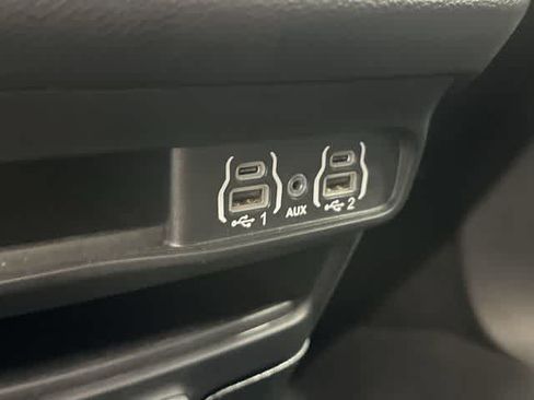 Used 2025 Chrysler Pacifica Select FWD image 25