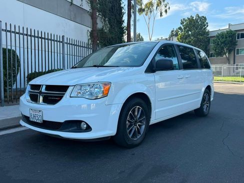 Used 2017 Dodge Grand Caravan SXT FWD image 1