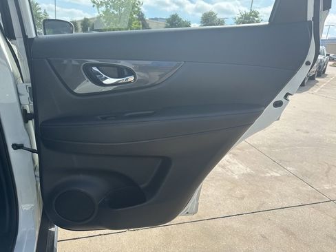 Used 2017 Nissan Rogue S image 13