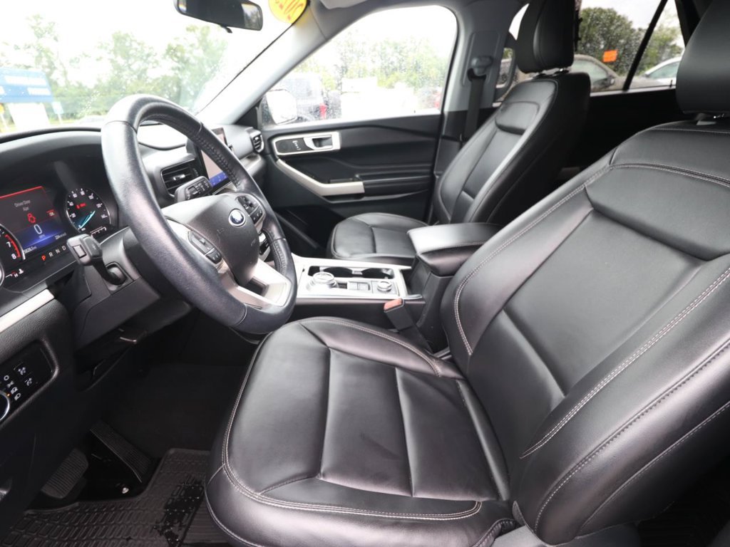 Used 2023 Ford Explorer XLT w/ Equipment Group 202A AWD/4WD image 2