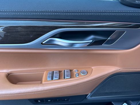 Used 2020 BMW 740i w/ Premium Package image 11