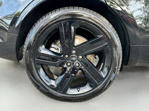 New 2025 Land Rover Discovery Dynamic SE image 35