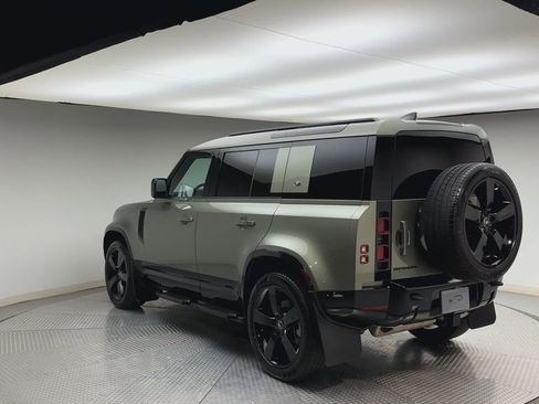 Used 2024 Land Rover Defender 110 X-Dynamic SE AWD/4WD image 4