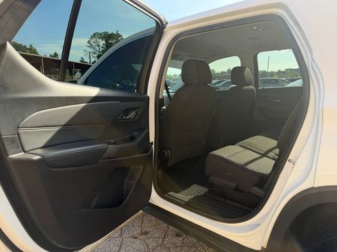 Used 2021 Chevrolet Traverse LS FWD image 15