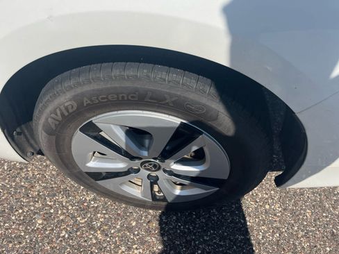 Certified 2016 Toyota Prius Two FWD image 9