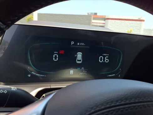 Used 2025 Kia Telluride S FWD image 10