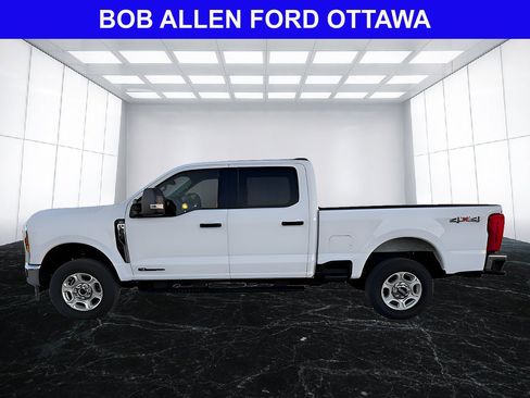 Used 2025 Ford F250 XLT AWD/4WD image 2