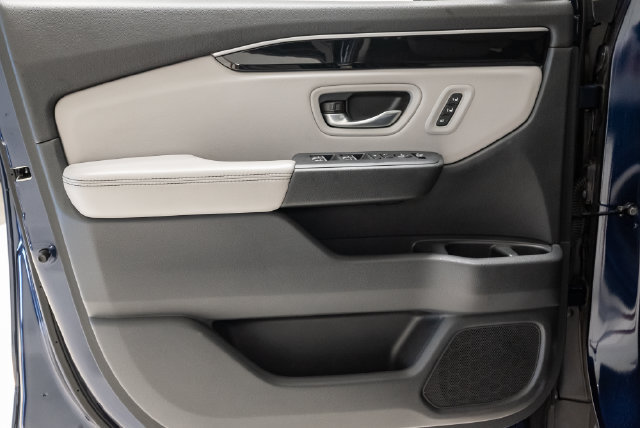 Used 2025 Honda Pilot EX-L image 8