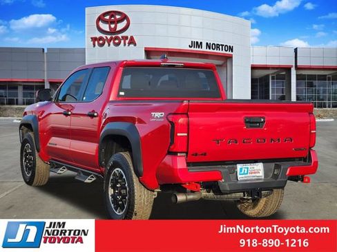 Used 2025 Toyota Tacoma TRD Off-Road image 8