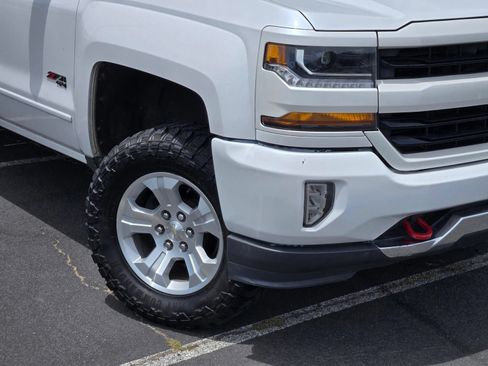 Used 2018 Chevrolet Silverado 1500 LT w/ All Star Edition AWD/4WD image 9