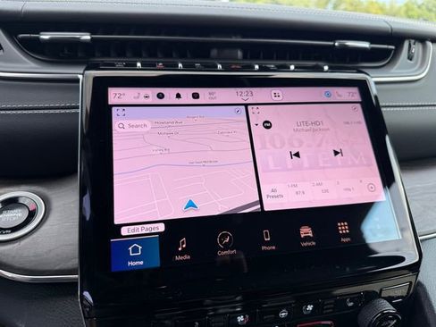 New 2025 Jeep Grand Cherokee Overland w/ Luxury Tech Group IV image 18