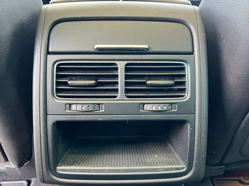 Used 2012 Volkswagen Touareg TDI AWD/4WD image 31
